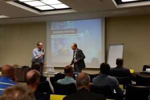 Peter Krabbe und Dirk Goeman auf dem Fachsymposium Biogasmotoren