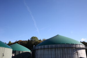 Biogas-Speicherkraftwerk erhöht die Versorgungssicherheit mit grünem Strom und grüner Wärme Biogas-Speicherkraftwerk erhöht die Versorgungssicherheit mit grünem Strom und grüner Wärme